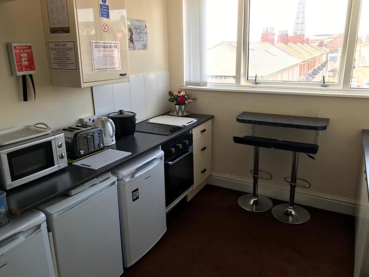 Victoria House - Self Catering Quiet Guesthouse - Adult Singles And Couples Only Blackpool Eksteriør bilde