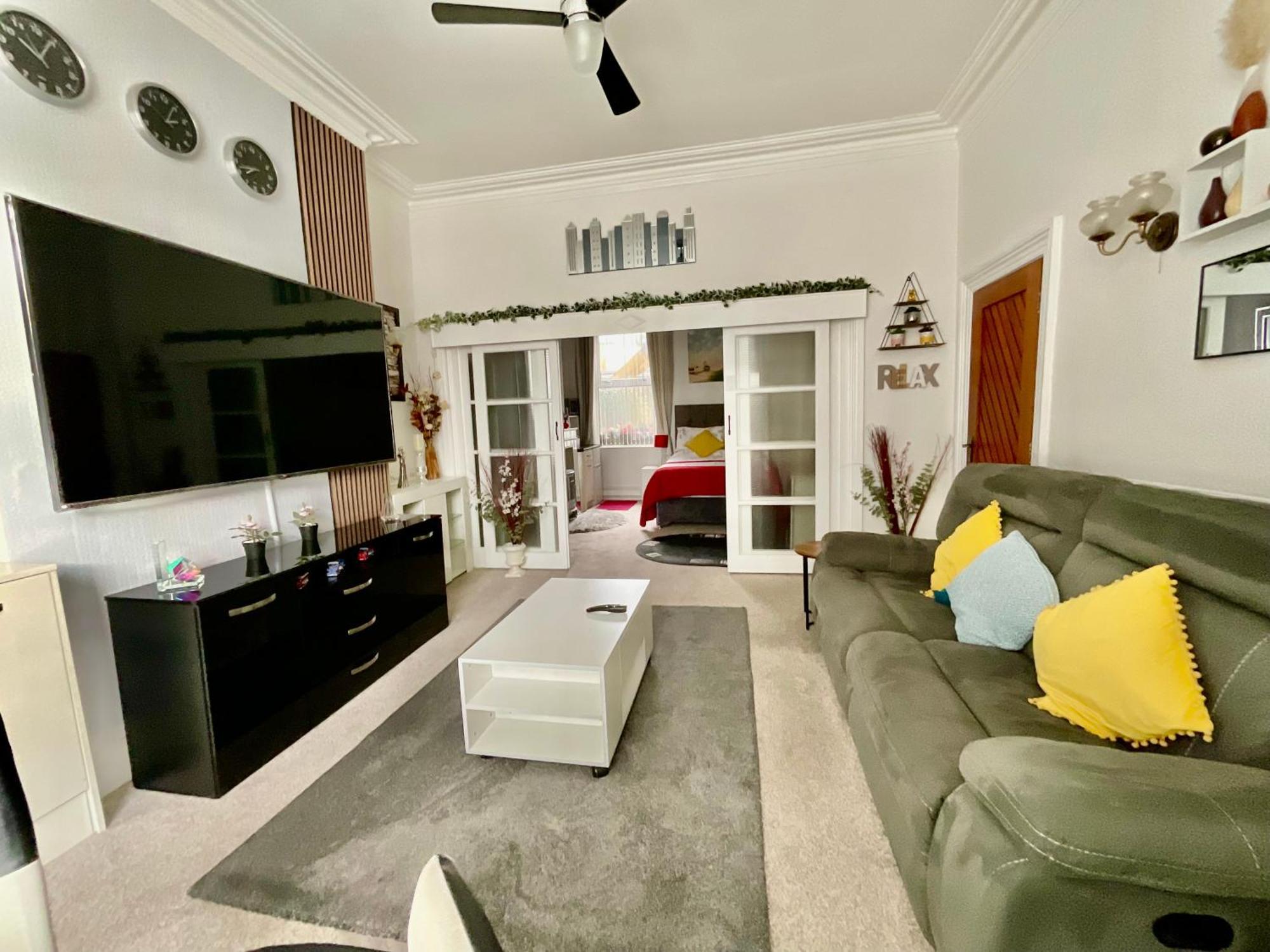 Victoria House - Self Catering Quiet Guesthouse - Adult Singles And Couples Only Blackpool Eksteriør bilde