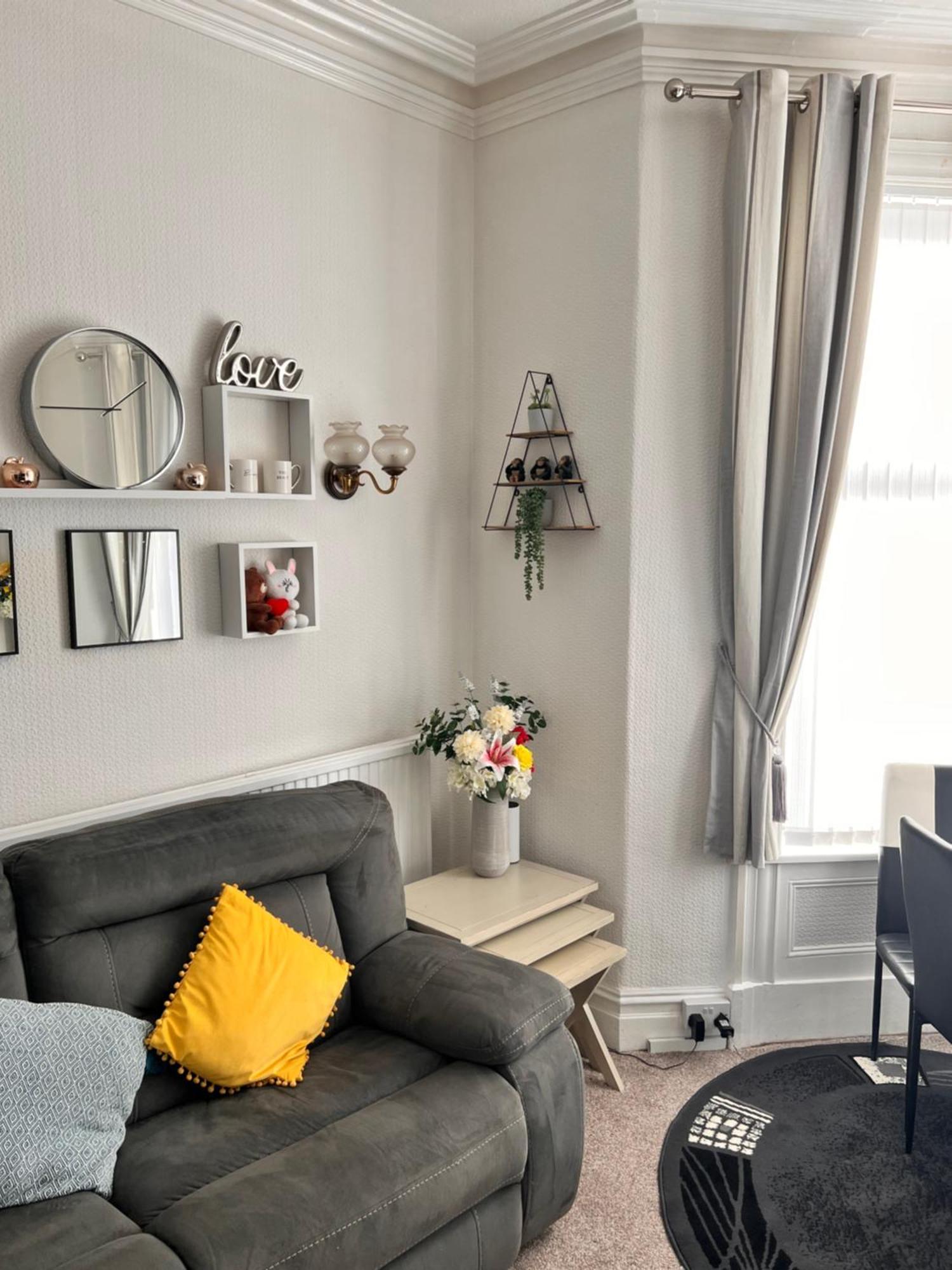 Victoria House - Self Catering Quiet Guesthouse - Adult Singles And Couples Only Blackpool Eksteriør bilde