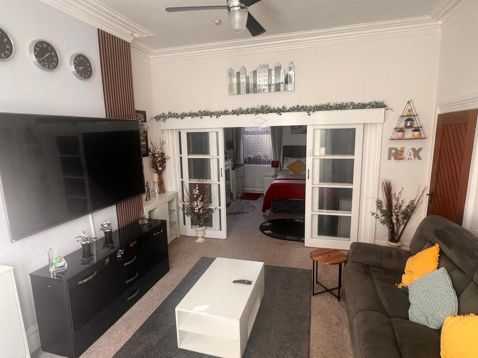 Victoria House - Self Catering Quiet Guesthouse - Adult Singles And Couples Only Blackpool Eksteriør bilde