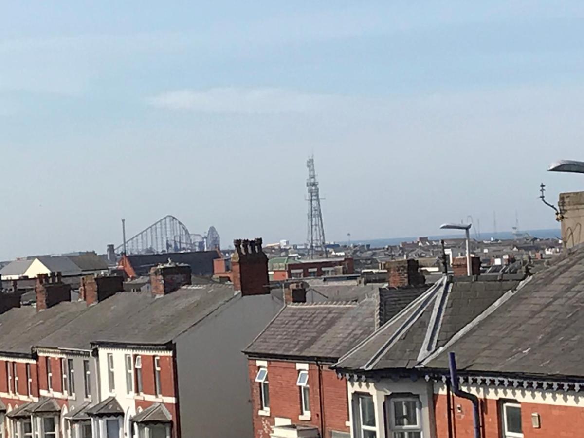 Victoria House - Self Catering Quiet Guesthouse - Adult Singles And Couples Only Blackpool Eksteriør bilde